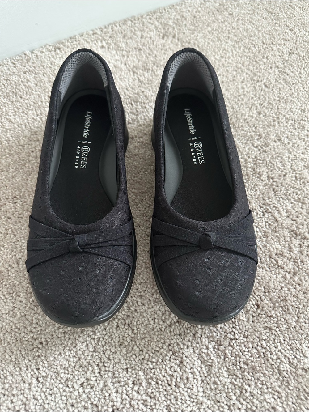 LifeStride 7 wide width Black Slip-On Knot Front Ballet Flats